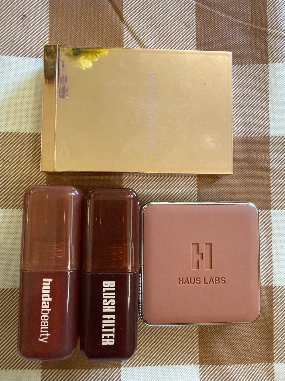 Blush lot Huda/Haus Labs/Patrick Ta